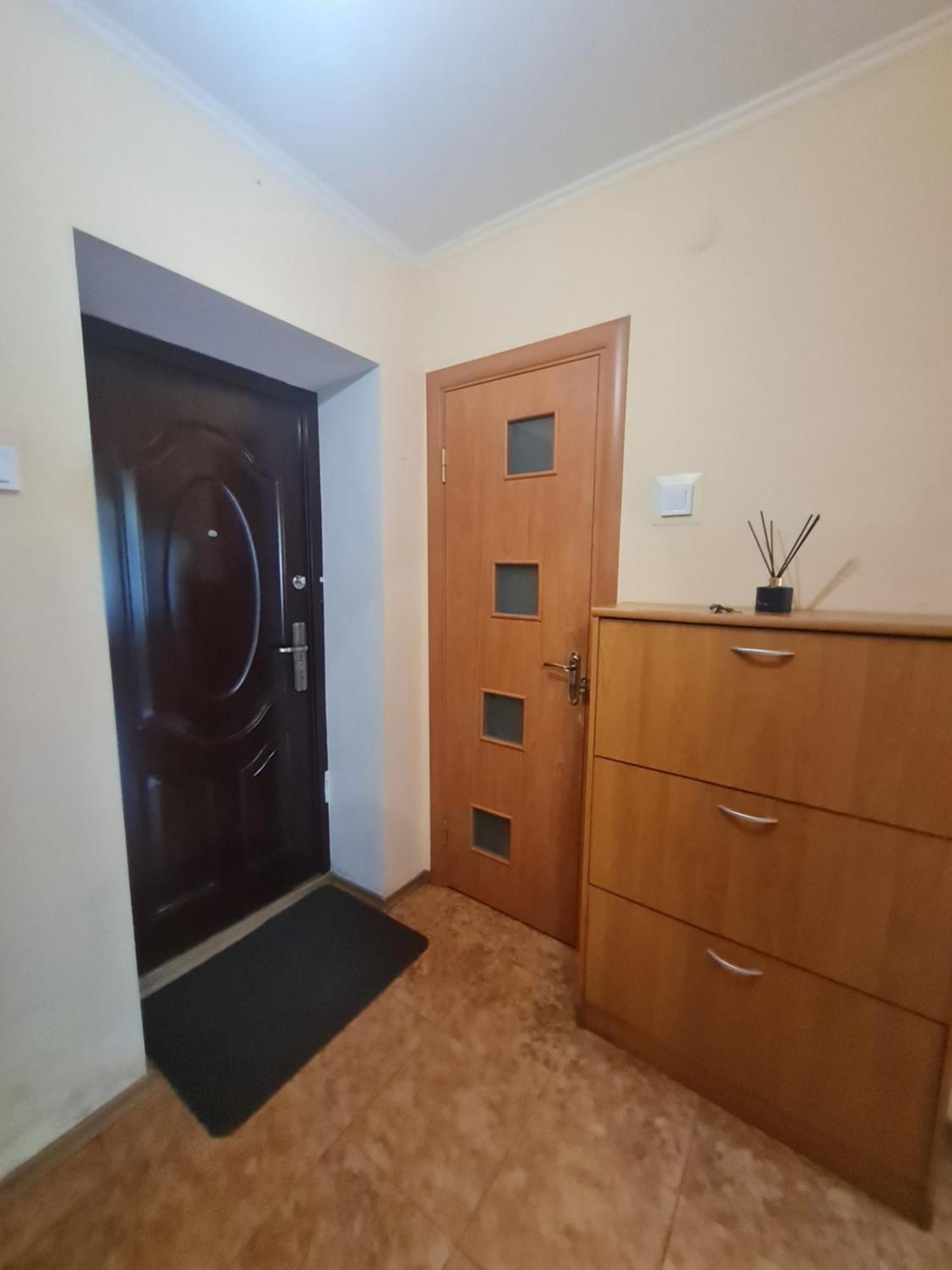 кравчука,34а поруч порт сіті *