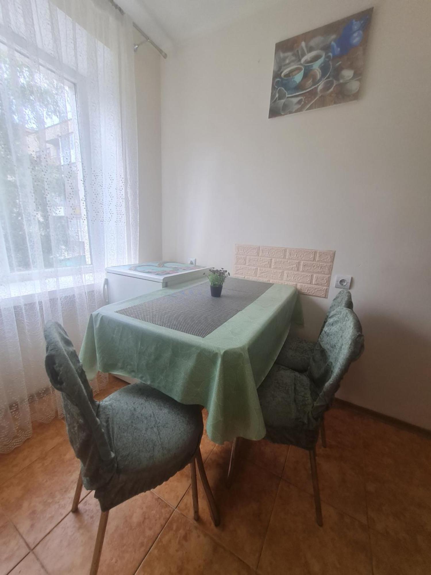 кравчука,34а поруч порт сіті * Lutsk